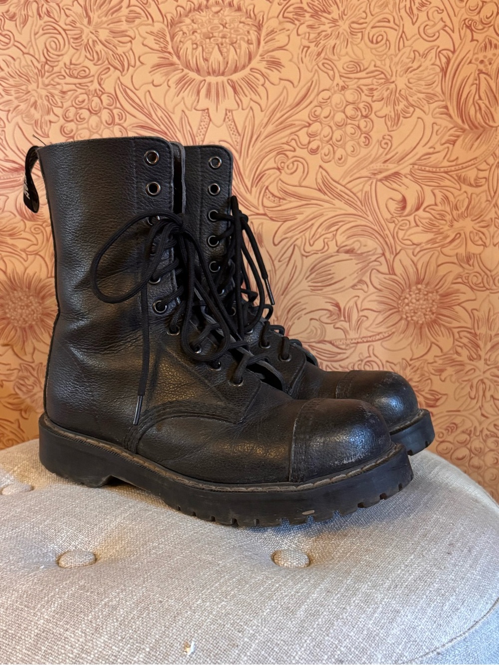 Vegetarian Shoe  10 EYE BOOT STEEL TOE (BLACK) 37